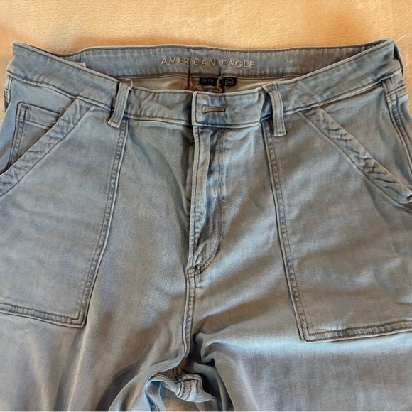 American Eagle Outfitters Light Blue Jeans - Picture 2 of 6